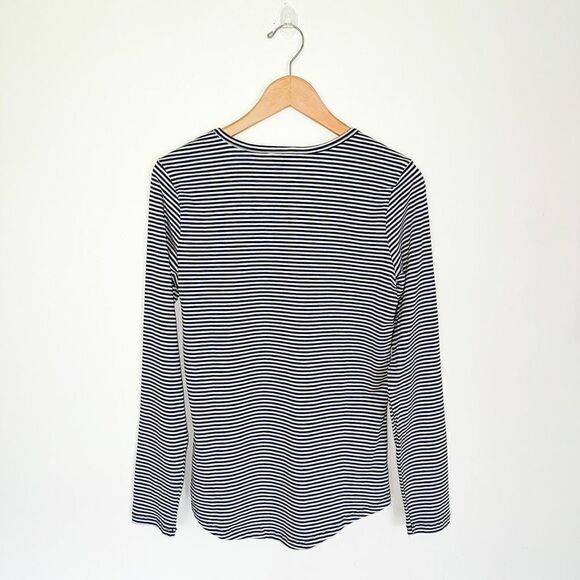 Toad & Co Women’s Marley II Long Sleeve V Neck Tee in Navy Stripe - Picture 4 of 7